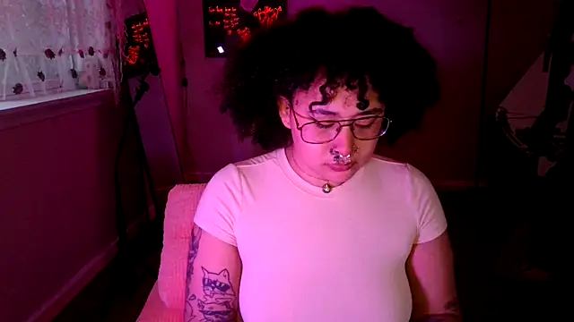 Snapshot of belle_honey chatting on November 4, 2025, 10:09 pm belle honey online show from November 4, 2025, 10:09 pm