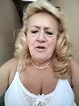 Snapshot of Belladama61 chatting on September 10, 2025, 11:32 am Belladama61 online show from September 10, 2025, 11:32 am