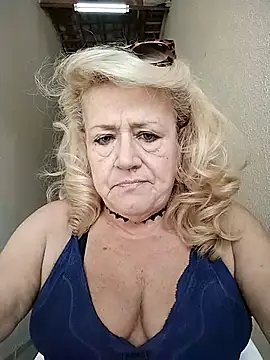 Snapshot of Belladama61 chatting on September 16, 2025, 11:22 am Belladama61 online show from September 16, 2025, 11:22 am