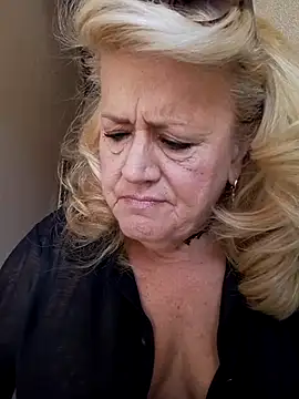 Snapshot of Belladama61 chatting on September 23, 2025, 11:35 am Belladama61 online show from September 23, 2025, 11:35 am