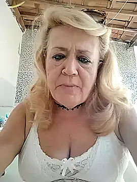 Snapshot of Belladama61 chatting on October 14, 2025, 11:11 am Belladama61 online show from October 14, 2025, 11:11 am