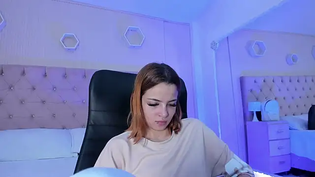 Snapshot of MadisonSky_ chatting on September 23, 2025, 1:36 pm MadisonSky online show from September 23, 2025, 1:36 pm
