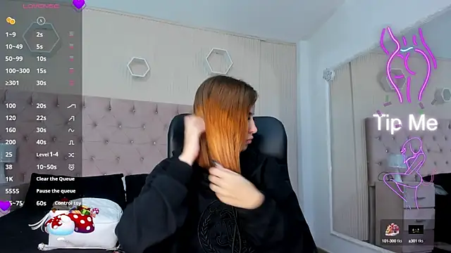 Snapshot of MadisonSky_ chatting on October 13, 2025, 12:49 pm MadisonSky online show from October 13, 2025, 12:49 pm