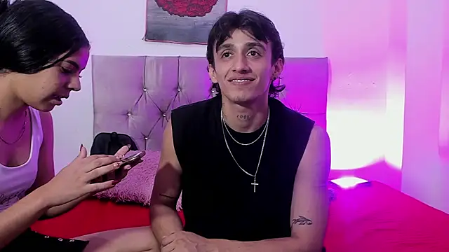 Snapshot of AndretiiAndCamila chatting on October 6, 2025, 7:11 pm AndretiiAndCamila online show from October 6, 2025, 7:11 pm