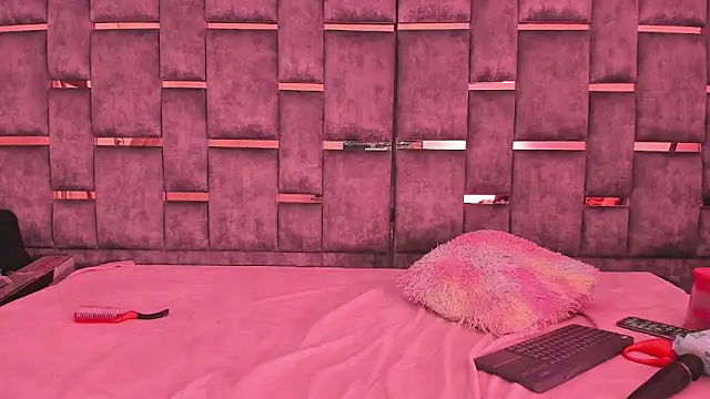 Snapshot of Mitsury_foxx chatting on September 24, 2025, 5:11 am Mitsury foxx online show from September 24, 2025, 5:11 am