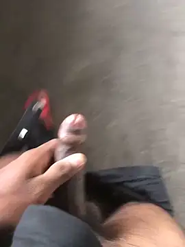 Snapshot of kavi1q1 chatting on October 15, 2025, 1:06 am kavi1q1 online show from October 15, 2025, 1:06 am