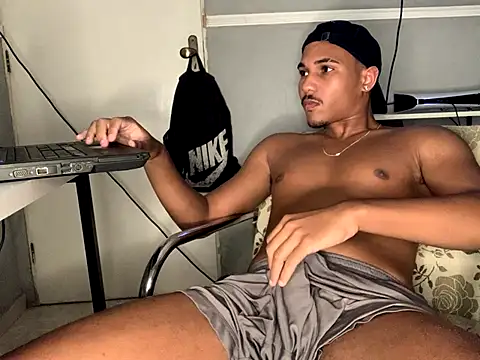 Snapshot of edualqxo chatting on October 19, 2025, 5:57 pm edualqxo online show from October 19, 2025, 5:57 pm