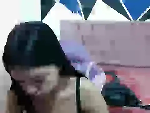 Snapshot of shy_luna18 chatting on October 20, 2025, 12:27 pm shy luna18 online show from October 20, 2025, 12:27 pm