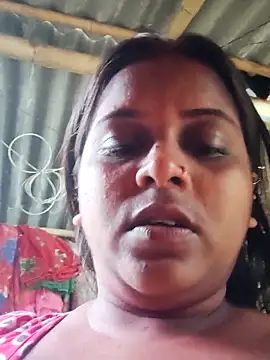 Snapshot of Hot-Show2 chatting on October 4, 2025, 7:39 am Hot-Show2 online show from October 4, 2025, 7:39 am