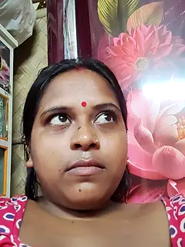 Snapshot of Hot-Show2 chatting on October 8, 2025, 5:38 am Hot-Show2 online show from October 8, 2025, 5:38 am