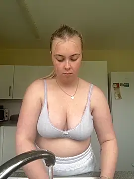 Snapshot of EllaSmithxox chatting on October 1, 2025, 2:45 pm EllaSmithxox online show from October 1, 2025, 2:45 pm