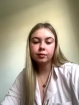 Snapshot of EllaSmithxox chatting on October 4, 2025, 8:23 am EllaSmithxox online show from October 4, 2025, 8:23 am