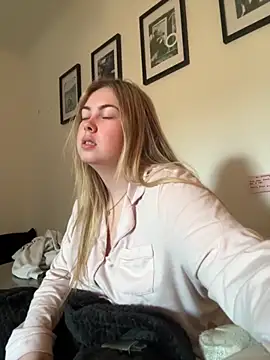 Snapshot of EllaSmithxox chatting on October 5, 2025, 7:50 am EllaSmithxox online show from October 5, 2025, 7:50 am