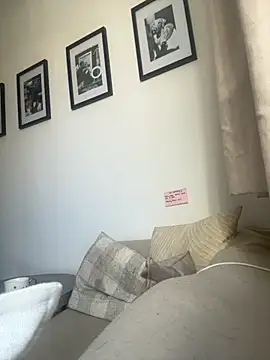 Snapshot of EllaSmithxox chatting on October 6, 2025, 8:45 am EllaSmithxox online show from October 6, 2025, 8:45 am