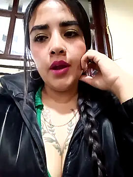 Snapshot of MAYE__13 chatting on September 10, 2025, 2:06 pm MAYE 13 online show from September 10, 2025, 2:06 pm