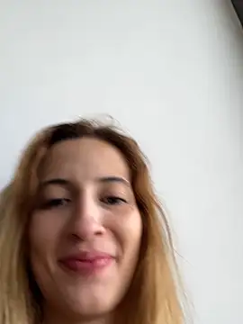 Snapshot of Emilywillis8 chatting on October 3, 2025, 2:25 pm Emilywillis8 online show from October 3, 2025, 2:25 pm