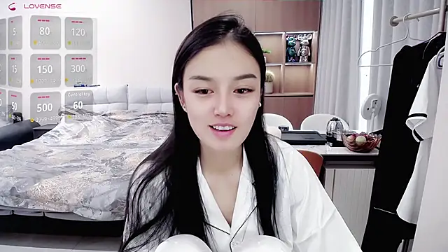 Xiao-zuzongl online show from October 8, 2025, 4:10 am