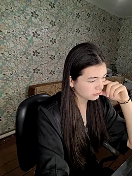 Snapshot of Albi_Glow chatting on September 23, 2025, 2:47 am Albi Glow online show from September 23, 2025, 2:47 am