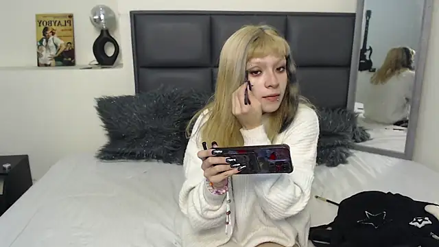 Snapshot of Amnesia_ chatting on September 15, 2025, 1:22 pm Amnesia  online show from September 15, 2025, 1:22 pm