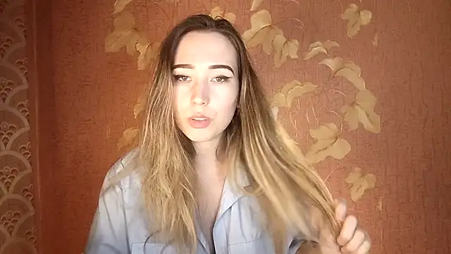 Snapshot of Awora_Wolf chatting on September 18, 2025, 8:33 pm Awora Wolf online show from September 18, 2025, 8:33 pm