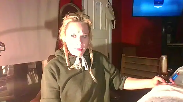 Snapshot of TaylorMade2223 chatting on September 13, 2025, 5:29 am TaylorMade2223 online show from September 13, 2025, 5:29 am