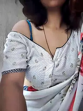 Snapshot of Love_birdss69 chatting on October 26, 2025, 2:23 pm Love birdss69 online show from October 26, 2025, 2:23 pm