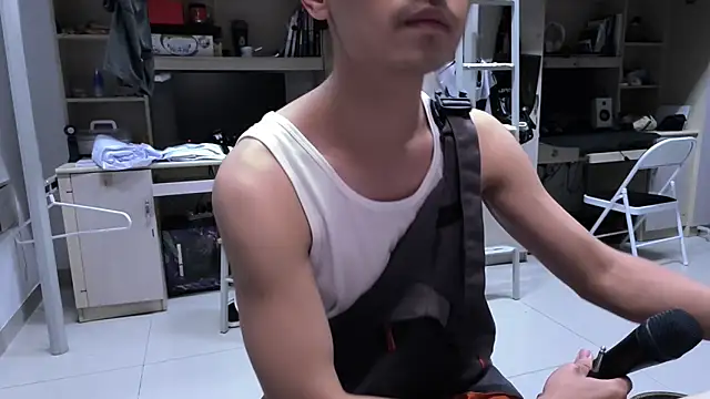 Snapshot of XTTX49 chatting on October 4, 2025, 2:15 pm XTTX49 online show from October 4, 2025, 2:15 pm