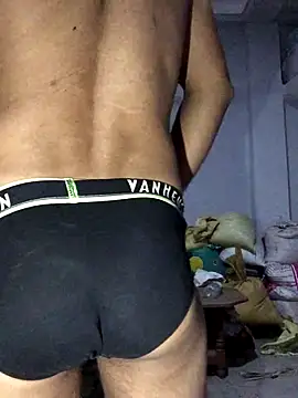 Snapshot of fitboy2107 chatting on November 2, 2025, 7:16 pm fitboy2107 online show from November 2, 2025, 7:16 pm