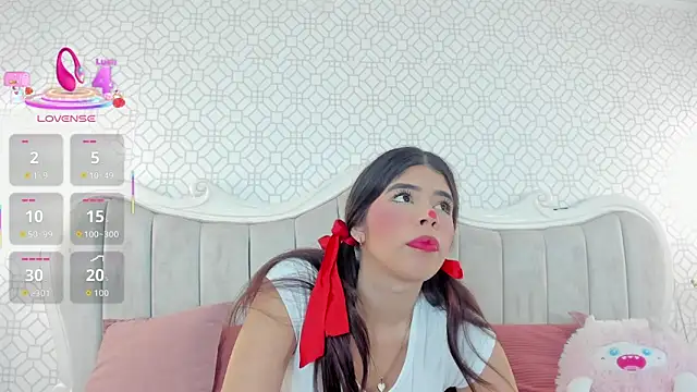 Snapshot of AlyssAlvarado chatting on October 30, 2025, 2:07 pm AlyssAlvarado online show from October 30, 2025, 2:07 pm