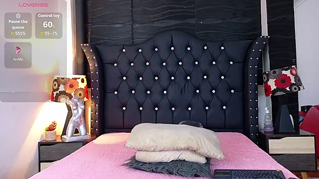 Snapshot of Keysha_Queen_ chatting on October 1, 2025, 12:11 pm Keysha Queen  online show from October 1, 2025, 12:11 pm