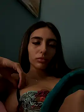 Snapshot of RoseyMae chatting on October 19, 2025, 3:01 pm RoseyMae online show from October 19, 2025, 3:01 pm