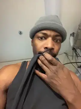 Snapshot of KingFly87 chatting on November 3, 2025, 2:02 am KingFly87 online show from November 3, 2025, 2:02 am