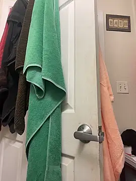 Snapshot of KingFly87 chatting on November 3, 2025, 3:02 pm KingFly87 online show from November 3, 2025, 3:02 pm