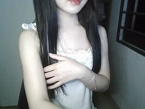 Snapshot of Annabelle-e chatting on October 9, 2025, 6:28 pm Annabelle-e online show from October 9, 2025, 6:28 pm