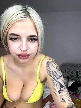 Snapshot of Steffi_Snowbunny chatting on October 8, 2025, 7:33 pm Steffi Snowbunny online show from October 8, 2025, 7:33 pm