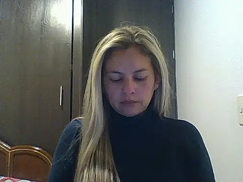 Valery  Rouse  online show from September 19, 2025, 3:52 am