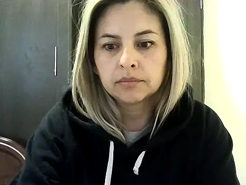 Valery  Rouse  online show from October 19, 2025, 2:18 pm
