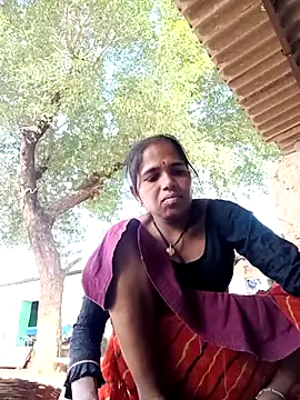 Snapshot of Hot-honi chatting on September 9, 2025, 2:33 am Hot-honi online show from September 9, 2025, 2:33 am