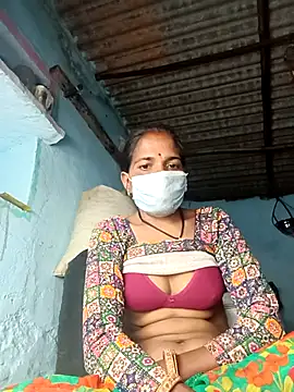 Snapshot of Hot-honi chatting on October 8, 2025, 11:13 pm Hot-honi online show from October 8, 2025, 11:13 pm