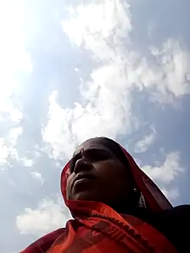 Snapshot of Hot-honi chatting on October 13, 2025, 8:58 am Hot-honi online show from October 13, 2025, 8:58 am