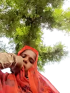 Snapshot of Hot-honi chatting on October 15, 2025, 6:13 am Hot-honi online show from October 15, 2025, 6:13 am