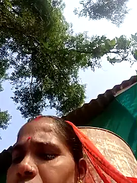 Snapshot of Hot-honi chatting on November 6, 2025, 4:24 am Hot-honi online show from November 6, 2025, 4:24 am