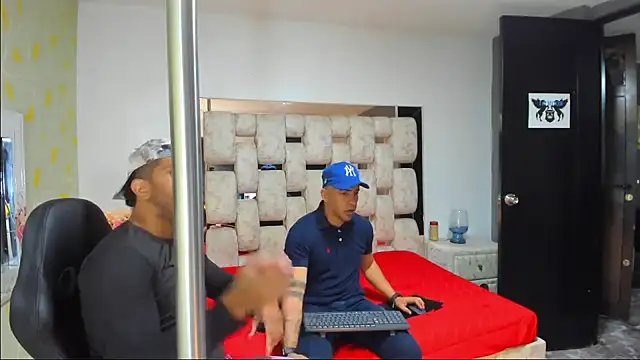 Snapshot of AngelAndChris chatting on September 10, 2025, 12:16 pm AngelAndChris online show from September 10, 2025, 12:16 pm