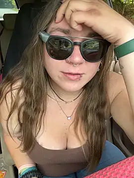 Snapshot of adventuresinsky chatting on September 8, 2025, 5:56 pm adventuresinsky online show from September 8, 2025, 5:56 pm