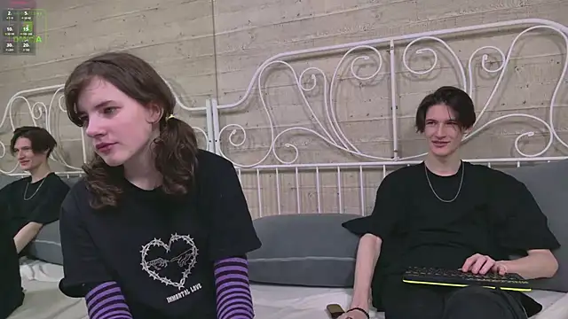 Snapshot of ViviaraNGendy chatting on September 21, 2025, 10:39 am ViviaraNGendy online show from September 21, 2025, 10:39 am