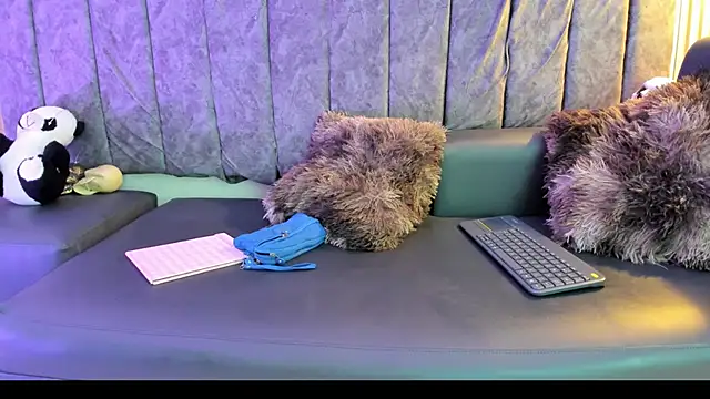 Snapshot of Rowan_Mills chatting on October 4, 2025, 8:18 pm Rowan Mills online show from October 4, 2025, 8:18 pm