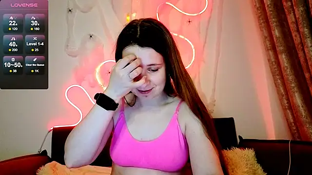 Snapshot of _Linett_ chatting on October 31, 2025, 7:48 pm Linett online show from October 31, 2025, 7:48 pm