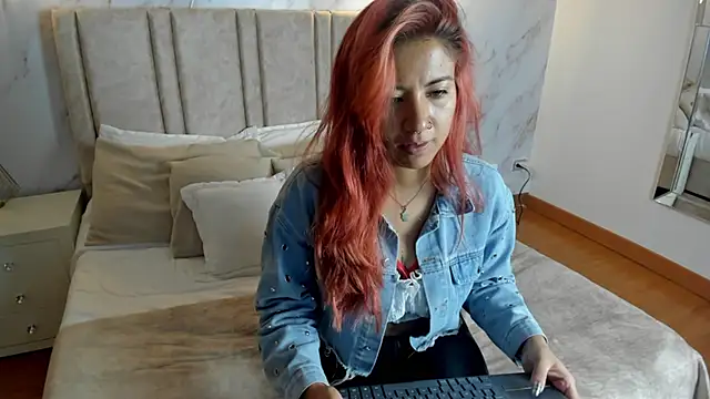 Snapshot of Larissa_Miller chatting on September 25, 2025, 12:20 pm Larissa Miller online show from September 25, 2025, 12:20 pm