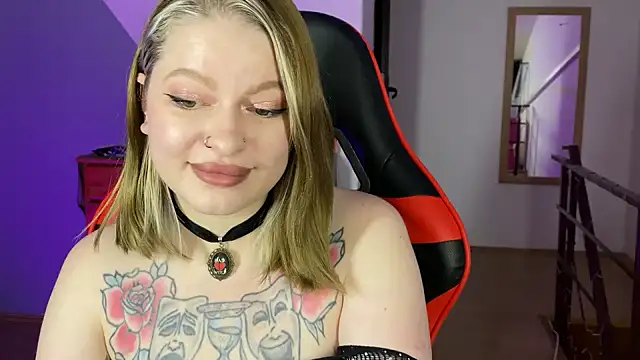 Mia Kamp online show from October 2, 2025, 6:04 pm