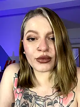 Mia Kamp online show from October 19, 2025, 5:57 pm